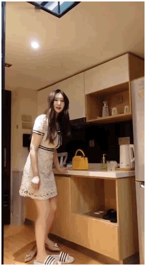 王俪丁 有色连续短剧《妈妈的年轻女闺蜜》1